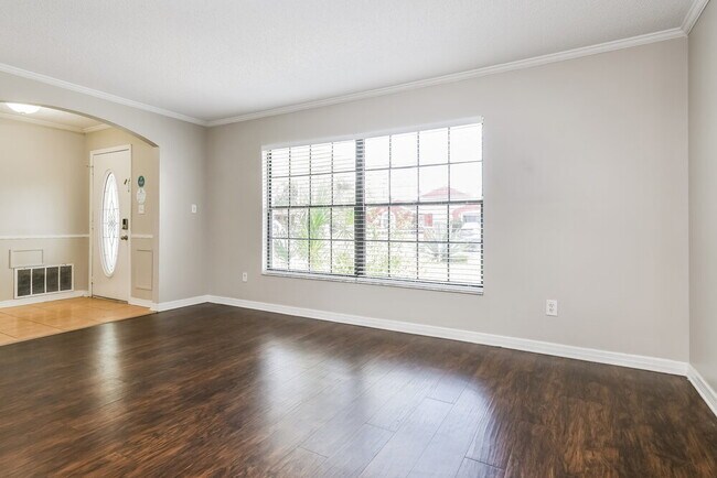 Foto del edificio - 2629 Saffron Dr