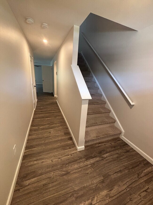 Foto del edificio - Spacious 5-Bedroom Home in Dillon Lakes