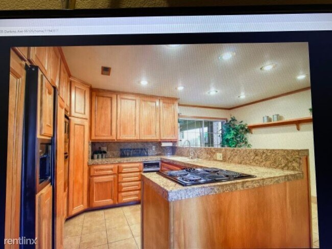 Building Photo - 5 br, 3 bath House - 1528 Darlene Ave