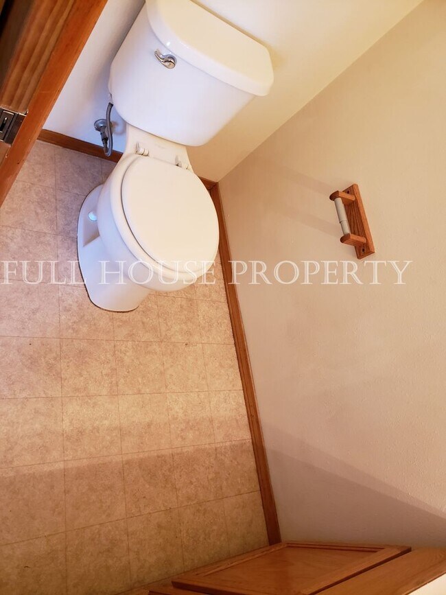 Building Photo - 4122 - 4124SouthE