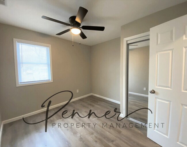 Foto del edificio - 11305 Lewis Ave