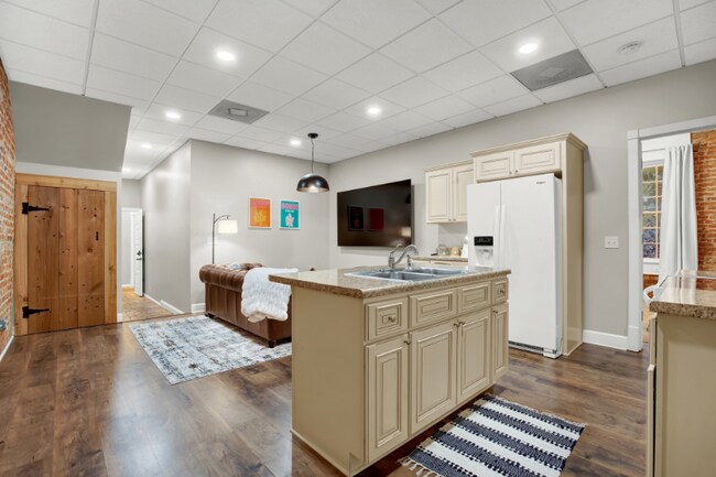 Foto del edificio - 210 E Waldburg St