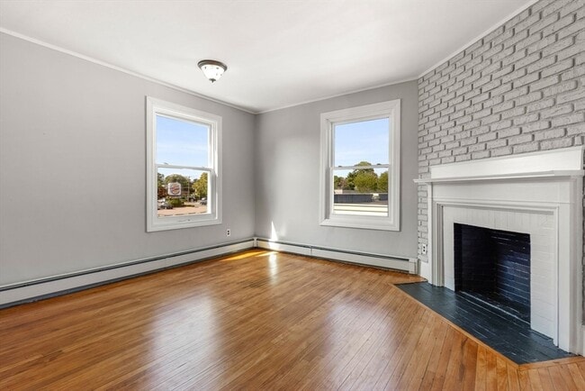 Building Photo - 17 Shirley St