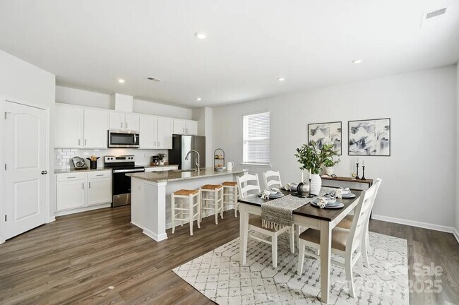 Foto del edificio - 2132 Blue Sky Mdws Dr