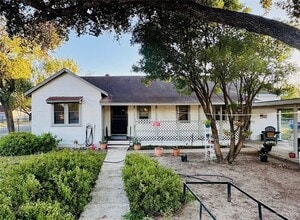 Building Photo - 13 Redwood Ave