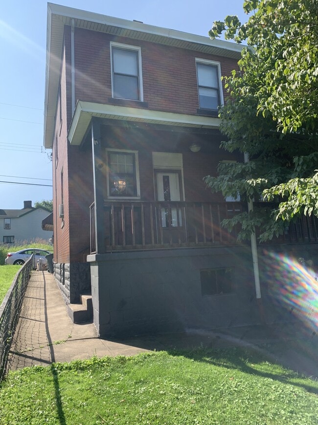 Photo - 511 Ann St (Braddock, PA) House