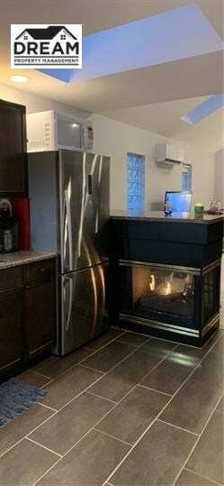 Building Photo - 885 Briarfield Ave