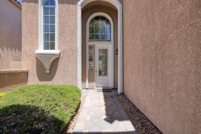 Foto del edificio - SUMMERLIN HOME WITH SWIMMING POOL * 3 BEDROOMS + DEN/OFFICE