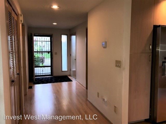 Building Photo - 3300 NE 164th St
