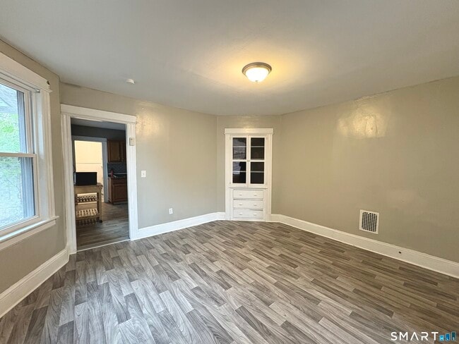 Foto del edificio - 208 Fairview Ave