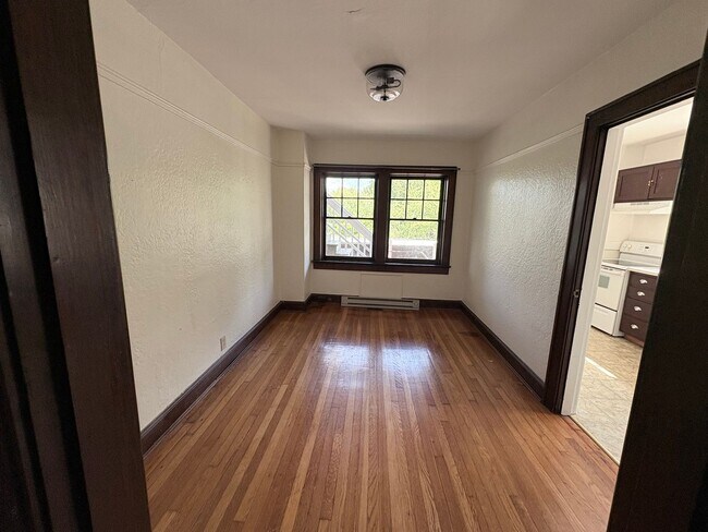 Foto del edificio - 716 Forest Ave