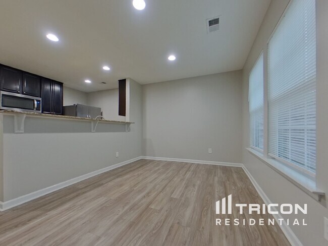 Foto del edificio - 909 Northern Dancer Ln