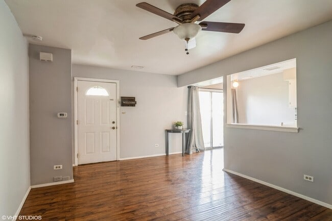 Building Photo - 329 David Ct