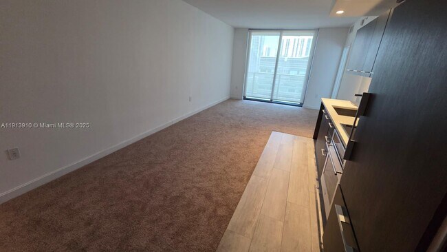 Foto del edificio - 45 SW 9th St