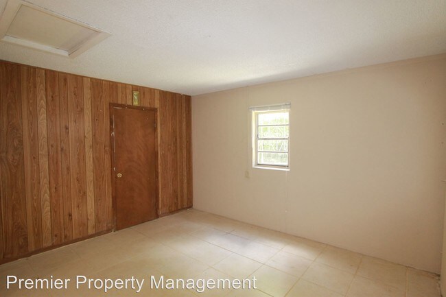 Building Photo - 10225 Greenway Rd