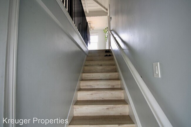 Building Photo - 3 br, 4 bath House - 17 Sunset Drive, Upst...