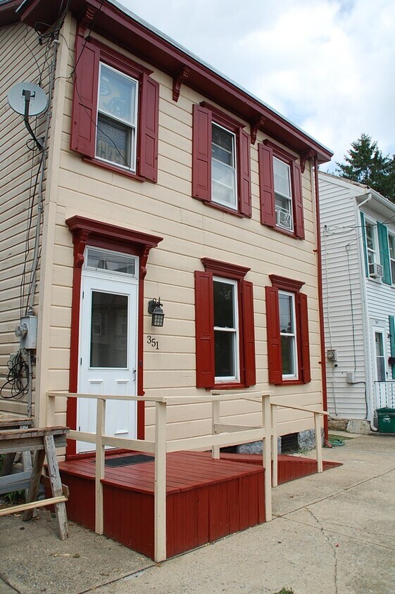 Primary Photo - 351 W North St
