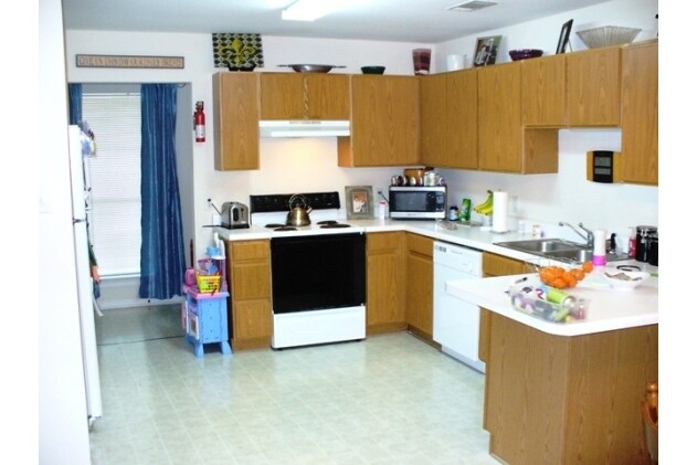 Building Photo - 41005-41015 Rustling Oaks Dr