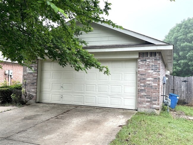 Building Photo - 822 Savage Dr