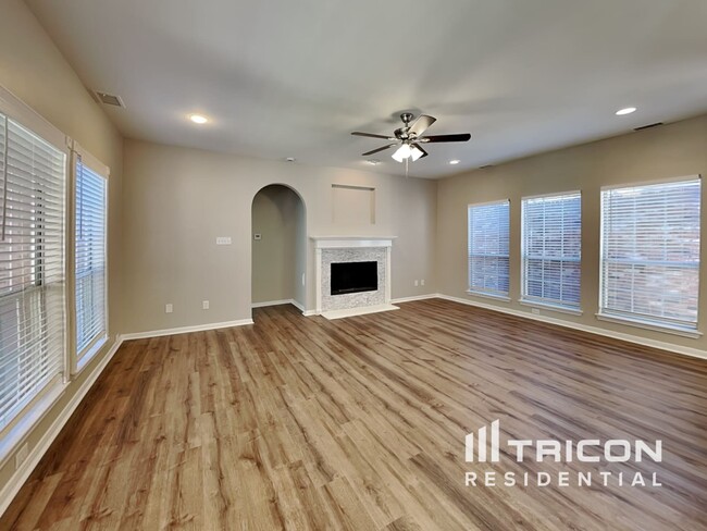 Foto del edificio - 3102 Spring Oak Pl