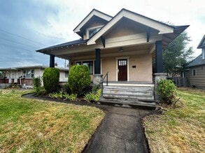 Building Photo - 1424 W Montgomery Ave