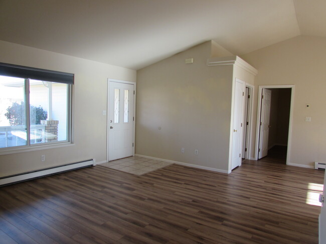 Building Photo - 1100 Aquarius Ave