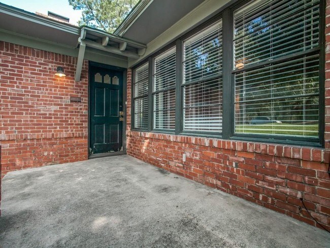 Building Photo - 2217 Stevens Wood Ln