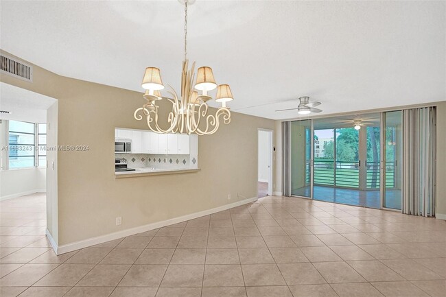 Building Photo - 1900 Sabal Palm Dr