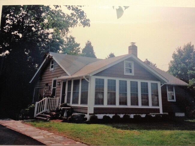 Building Photo - 1601 Glendola Rd