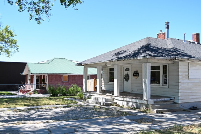 Building Photo - 628 S Main St