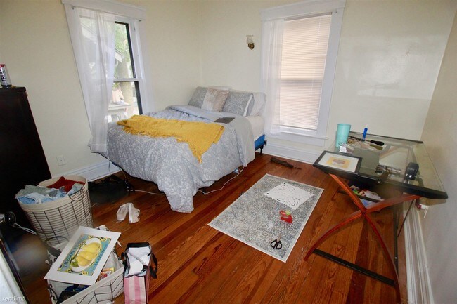 Foto del edificio - 6 br, 3 bath  - 410 S Division St Apt 2 #2
