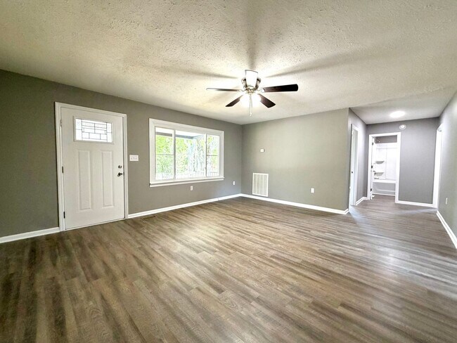 Building Photo - 1710 Cumberland Heights Rd