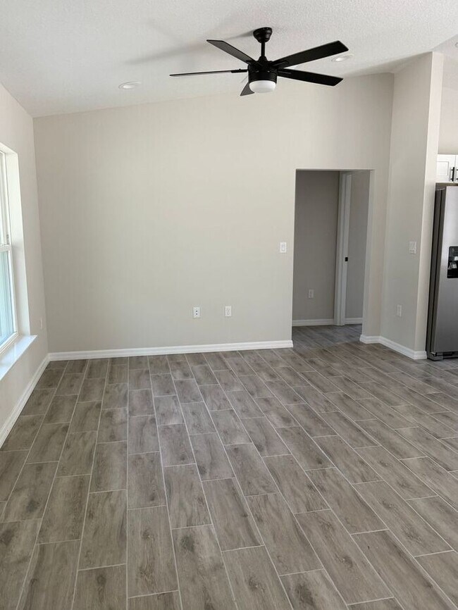 Foto del edificio - 217 Oak Ln Rd