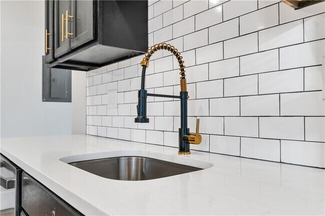 Building Photo - 382 Orms St