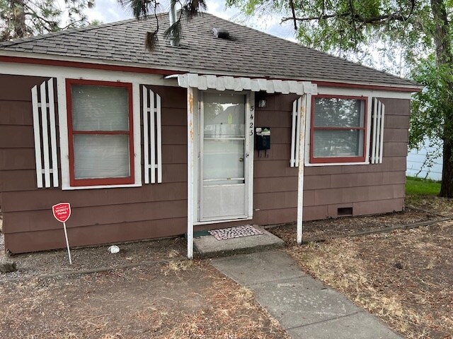 Building Photo - 5423 N Maple St