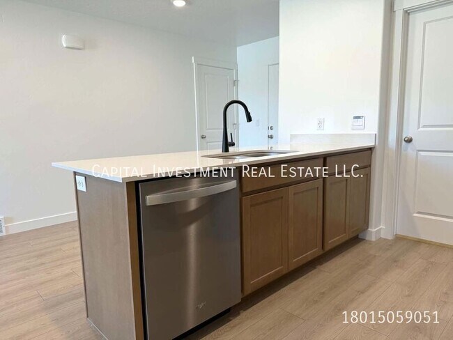Foto del edificio - 4351 N 325 E