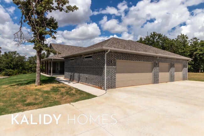 Building Photo - 1640 Kalidy Dr