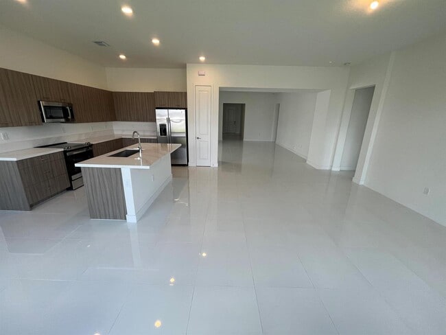 Foto del edificio - 4398 SW 173rd Ave