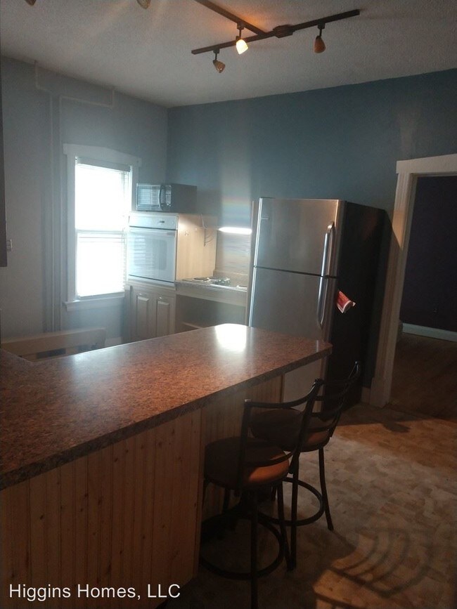 Building Photo - 3 br, 2 bath Apartment - 160 5th Ave SE