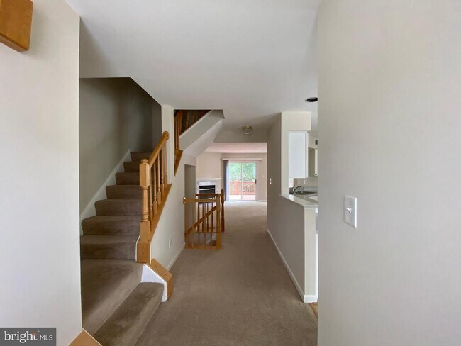 Foto del edificio - 6555 Kelsey Point Cir