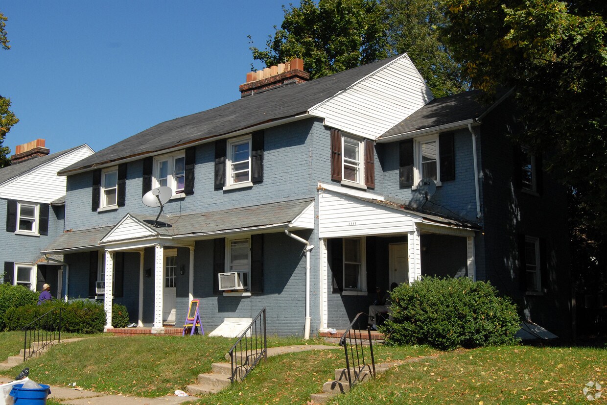 Building Photo - 1111-1117 Pine Ln