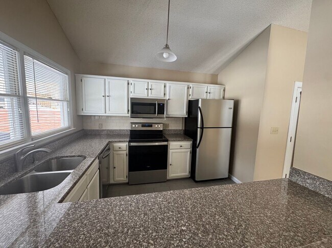 Foto del edificio - 4 Stonehouse Ct