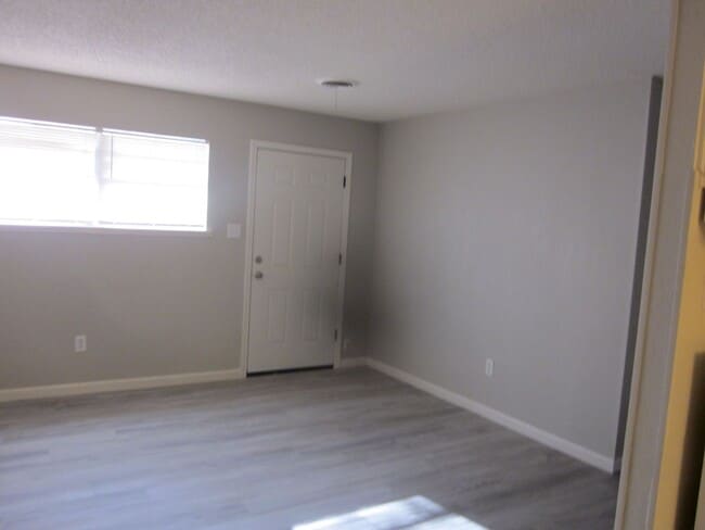 Building Photo - Eastridge Home!