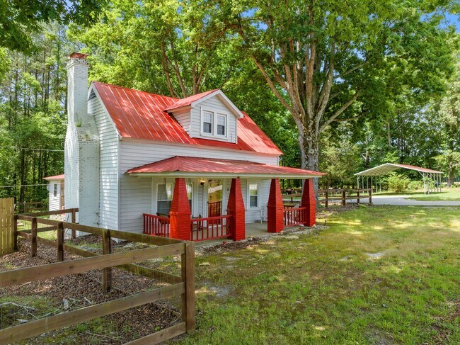 Foto del edificio - Updated Farmhouse in Wake Forest with scen...