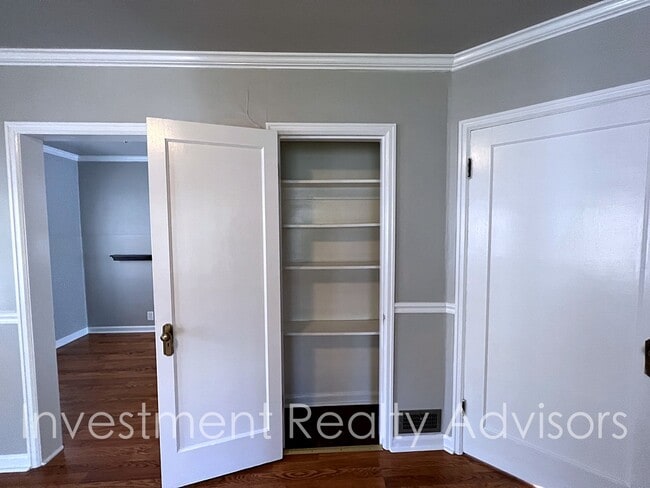 Foto del edificio - Charming Apartment With Bonus Room!