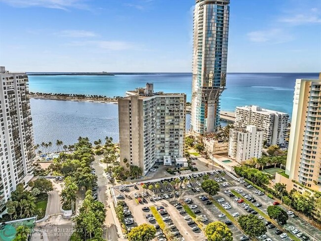 Foto del edificio - 2451 Brickell Ave