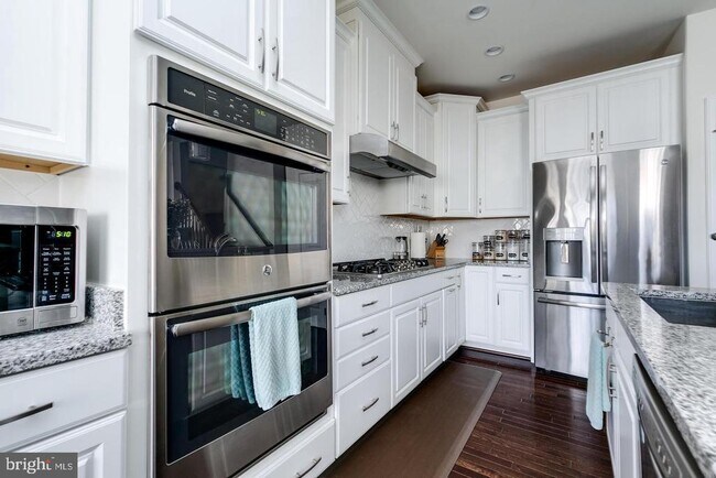 Foto del edificio - 43110 India Wharf Sq