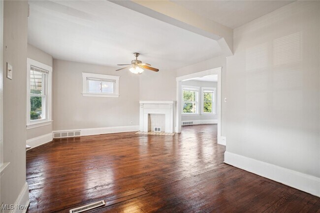 Foto del edificio - 2082 W 100th St