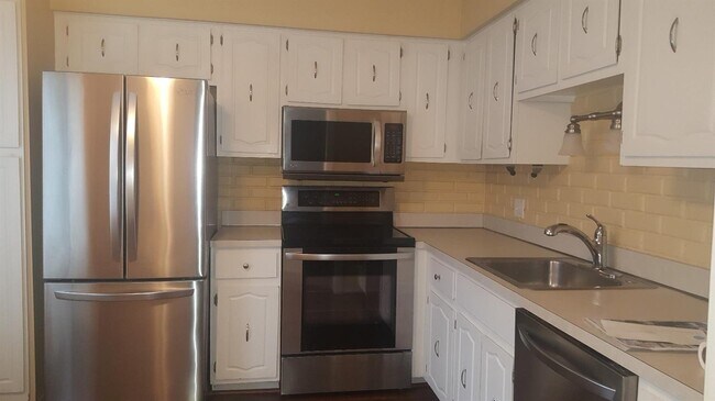 Building Photo - 3246 Bolgos Cir