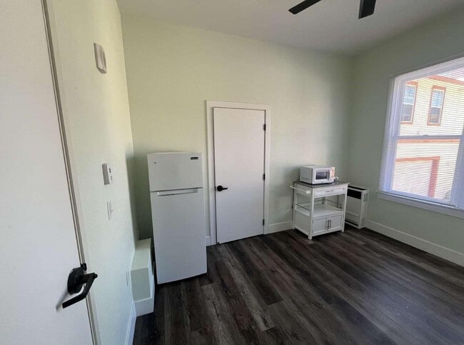 Interior Photo - 732 E. Santa Clara St.